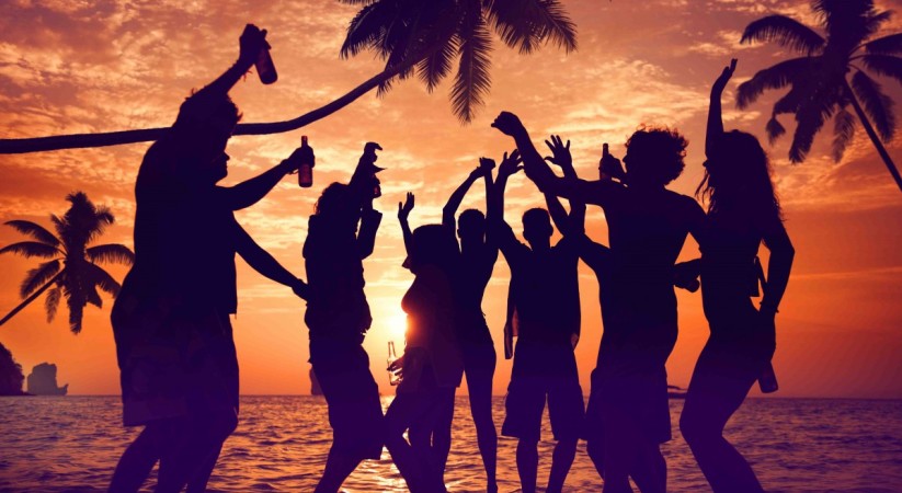 4-look-per-i-nostri-party-in-spiaggia-Co