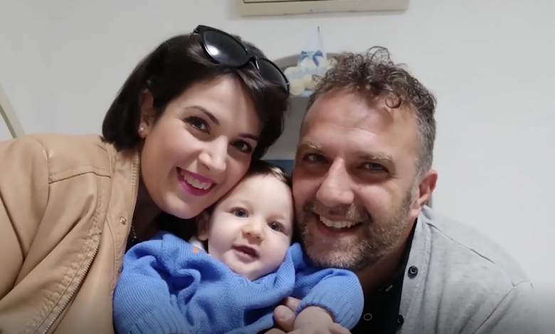 Il piccolo Leo con mamma Francesca e il papà Francesco