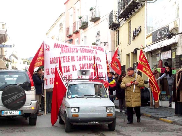 Foto manifestazione a Forio contro la guerra.